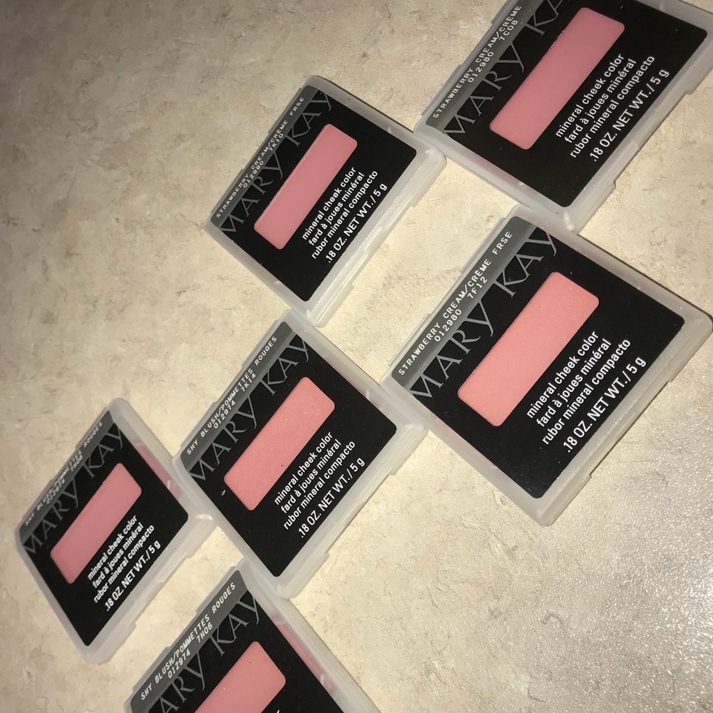 NWT Mineral Cheek Color in ‘Strawberry Cream’!